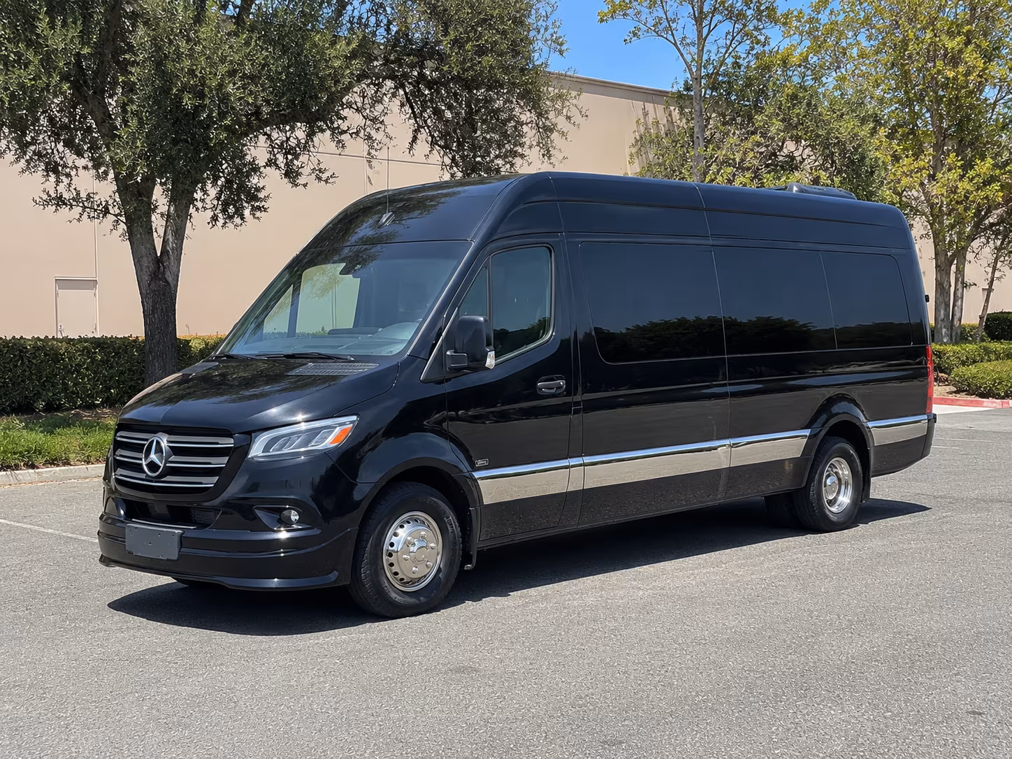 book group transportation for your next airport transfer 2