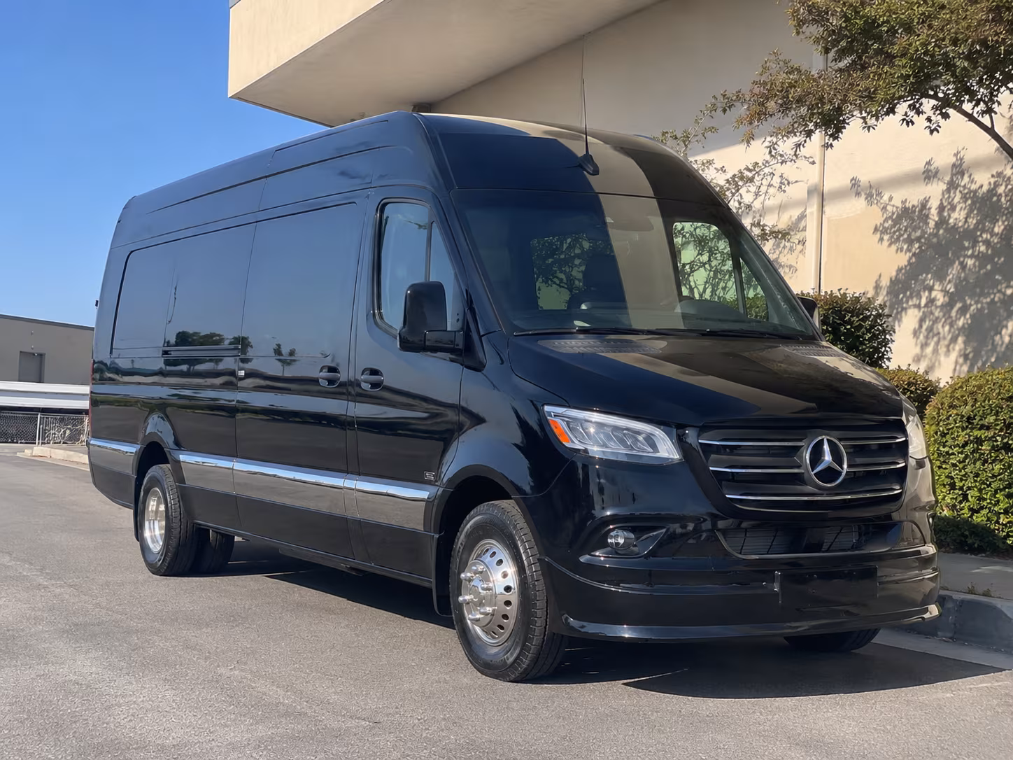 bus rental options for oakland trips